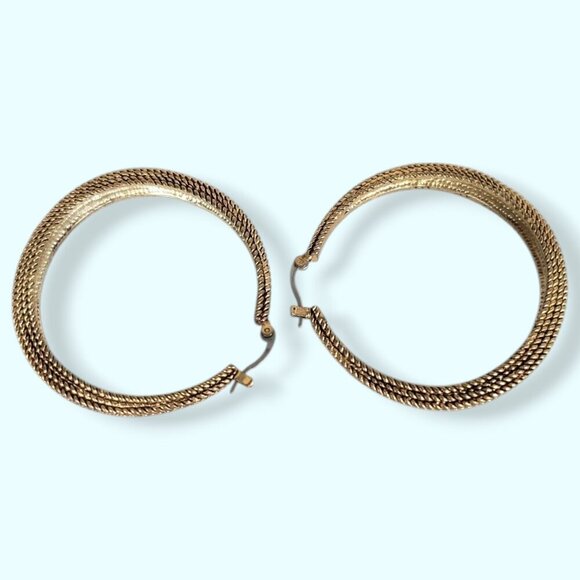 V. Large Rope Textured Hoop Earrings - Picture 4 of 5